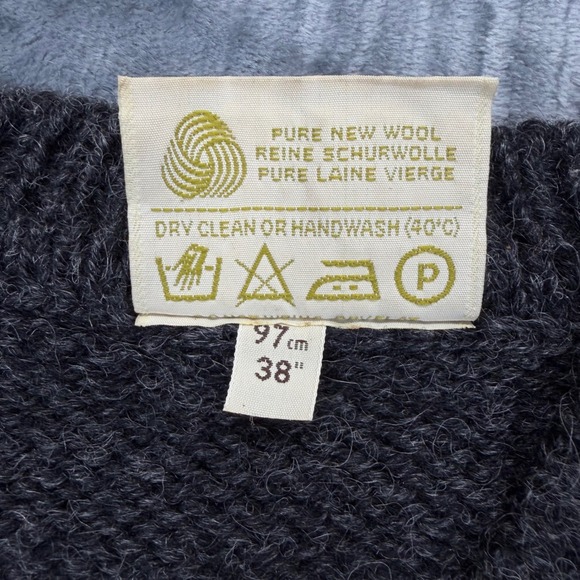 Gaeltarra Vintage Wool Sweater Vest Mens 38 Grey Red Fair Isle Made in Ireland - Picture 5 of 7